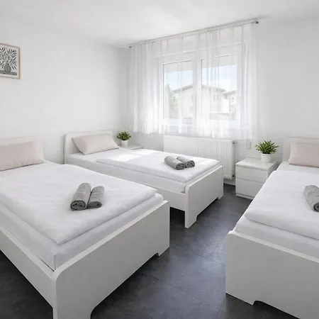 Frankfurt Airport Family House Villa *