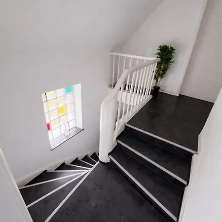 Frankfurt Airport Family House *