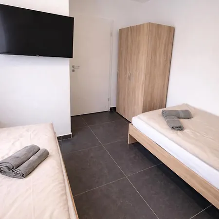 Villa Frankfurt Airport Family House *