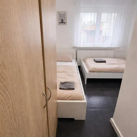 Frankfurt Airport Family House Villa *