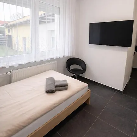 Frankfurt Airport Family House